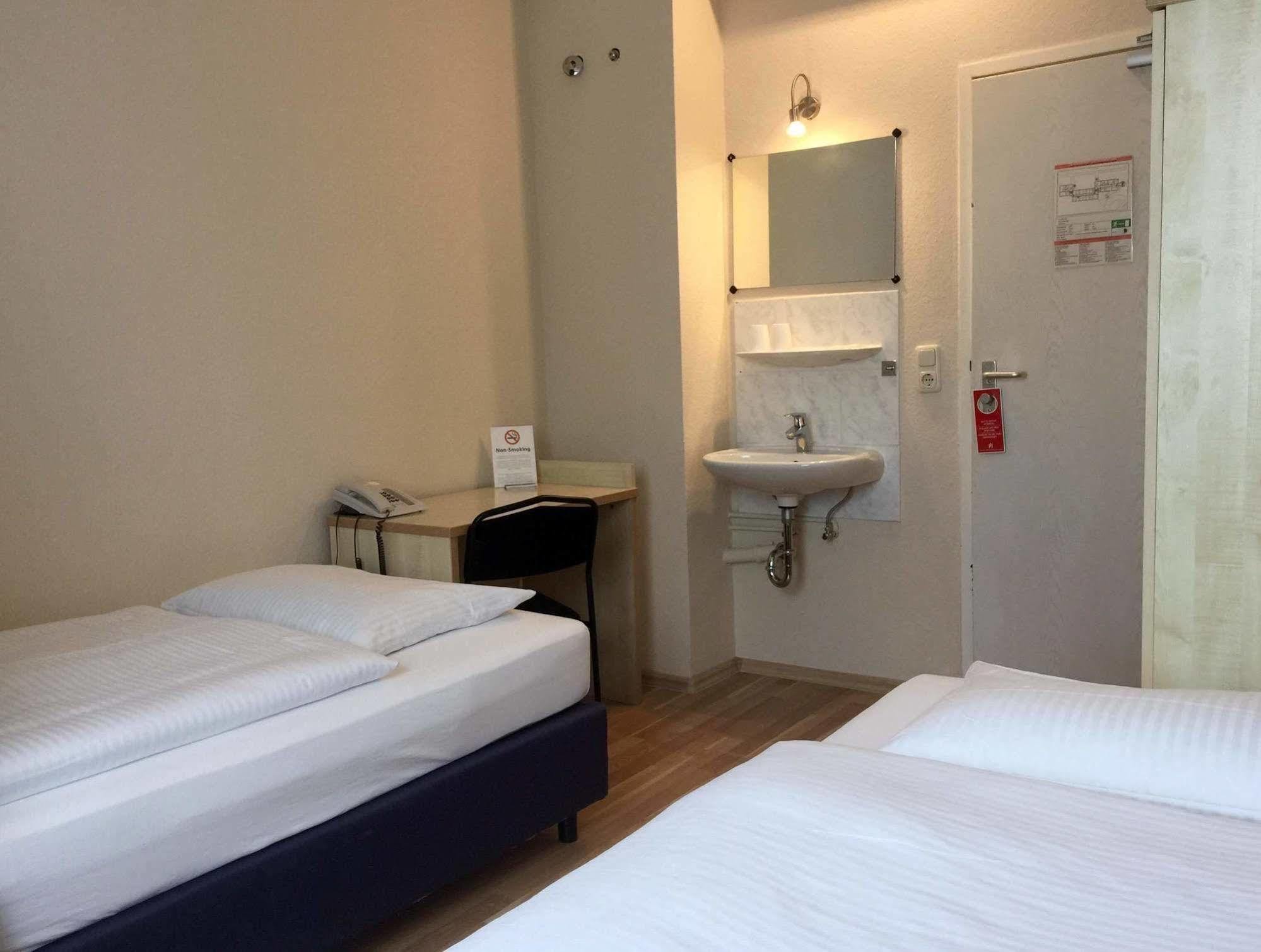 Enjoy Hostel Berlin City West Ngoại thất bức ảnh